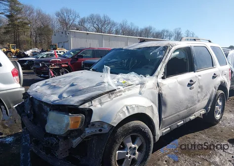 2012 Ford Escape Xlt z USA, uszkodzony, nr VIN 1FMCU9DG8CKC70062